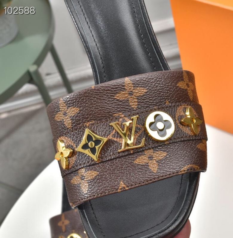 LV $60 gallery