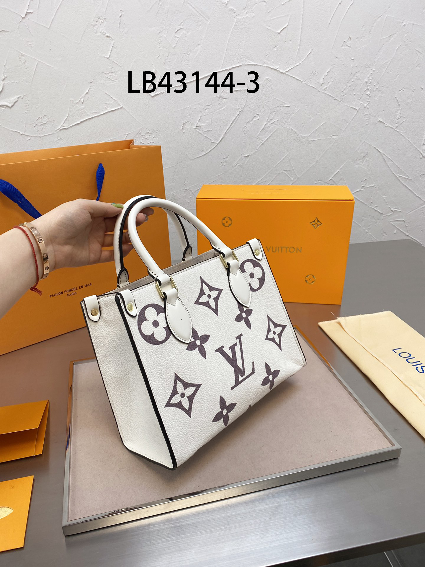 LV $60 gallery