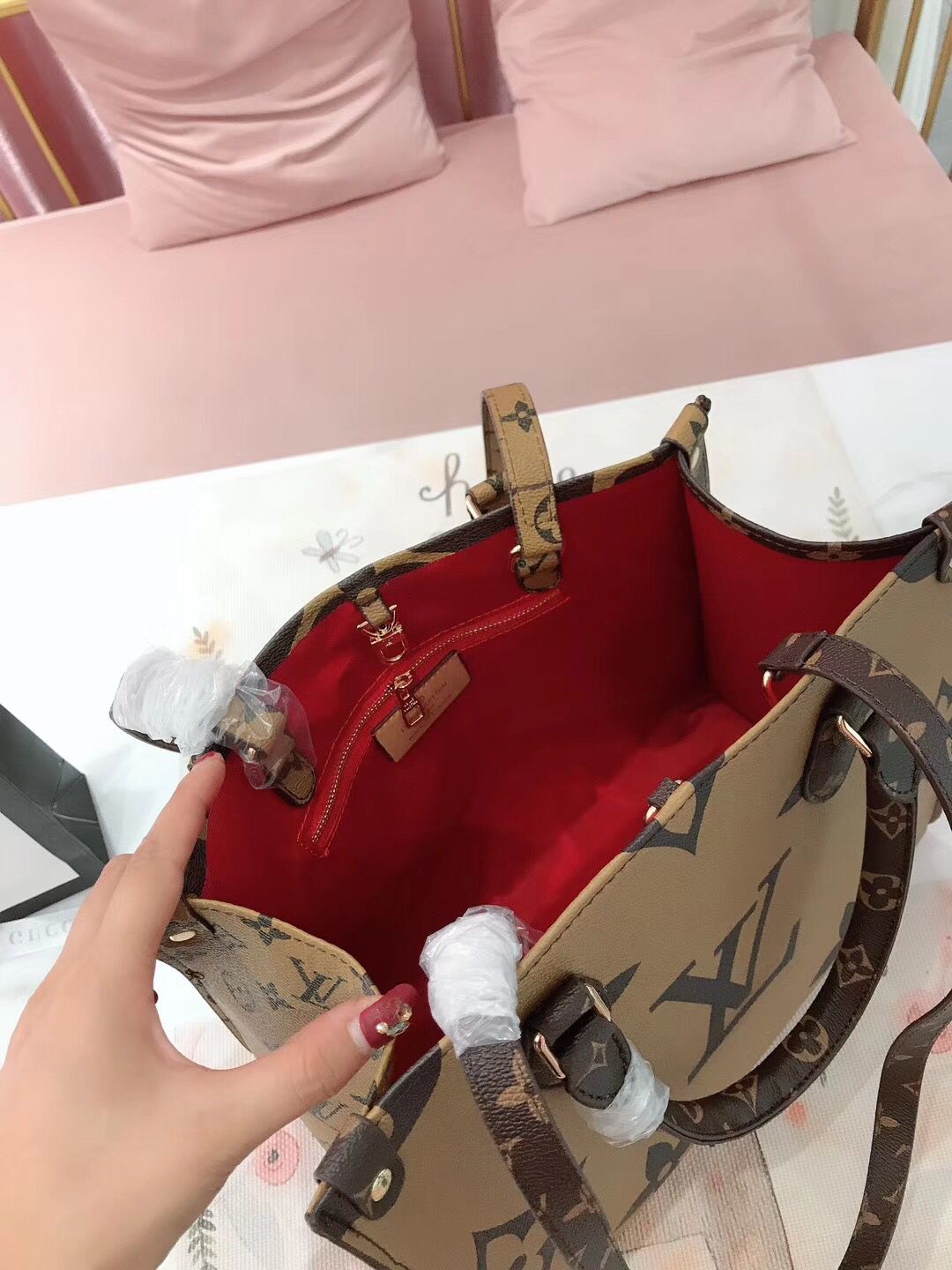 LV $60 gallery