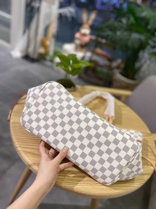 LV $60 gallery