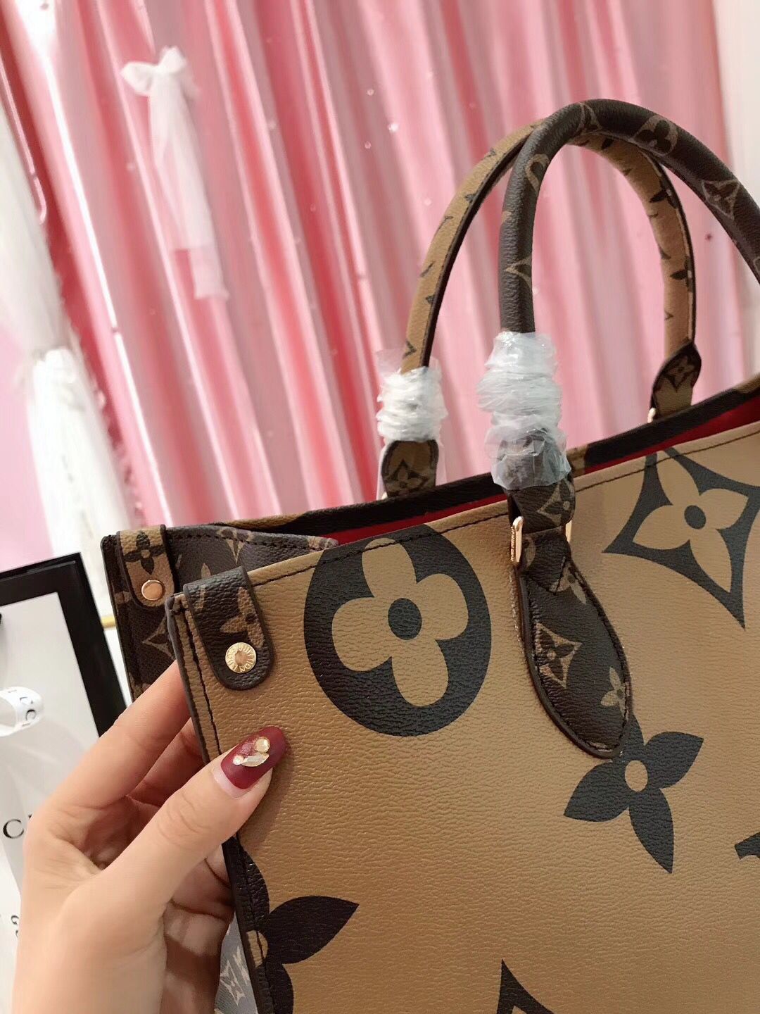 LV $60 gallery