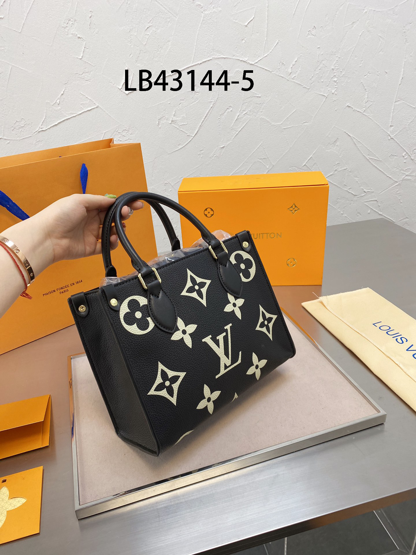 LV $60 gallery