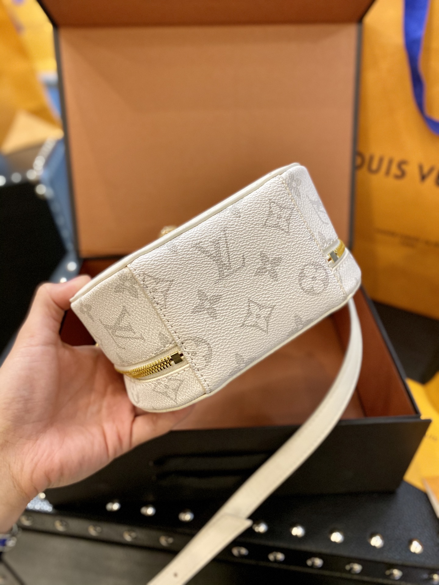 LV $61 gallery