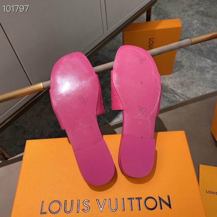 LV $61 gallery