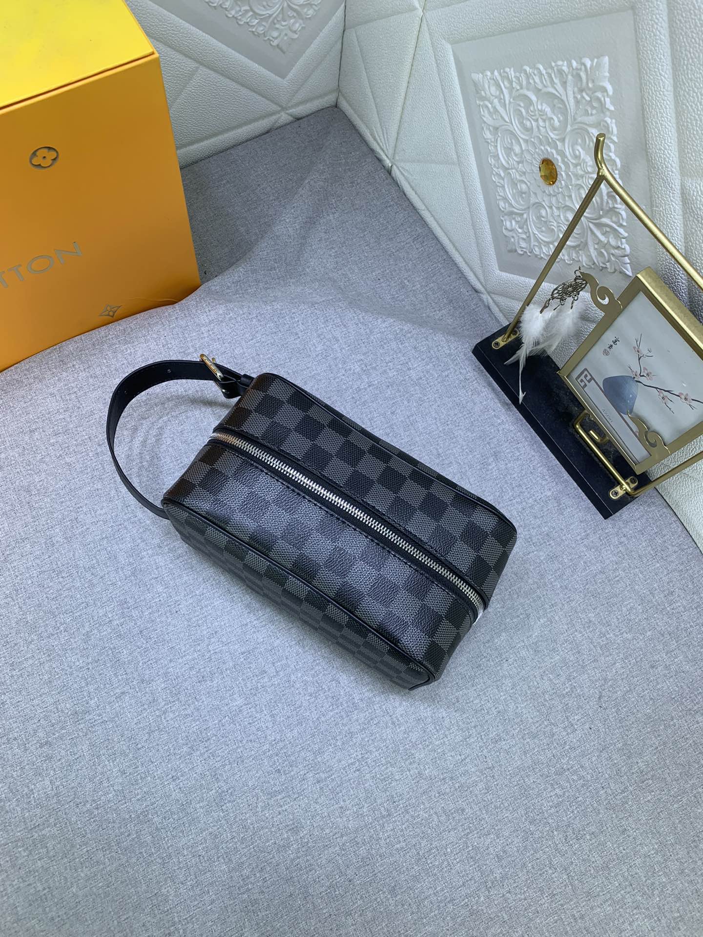 LV $62 gallery