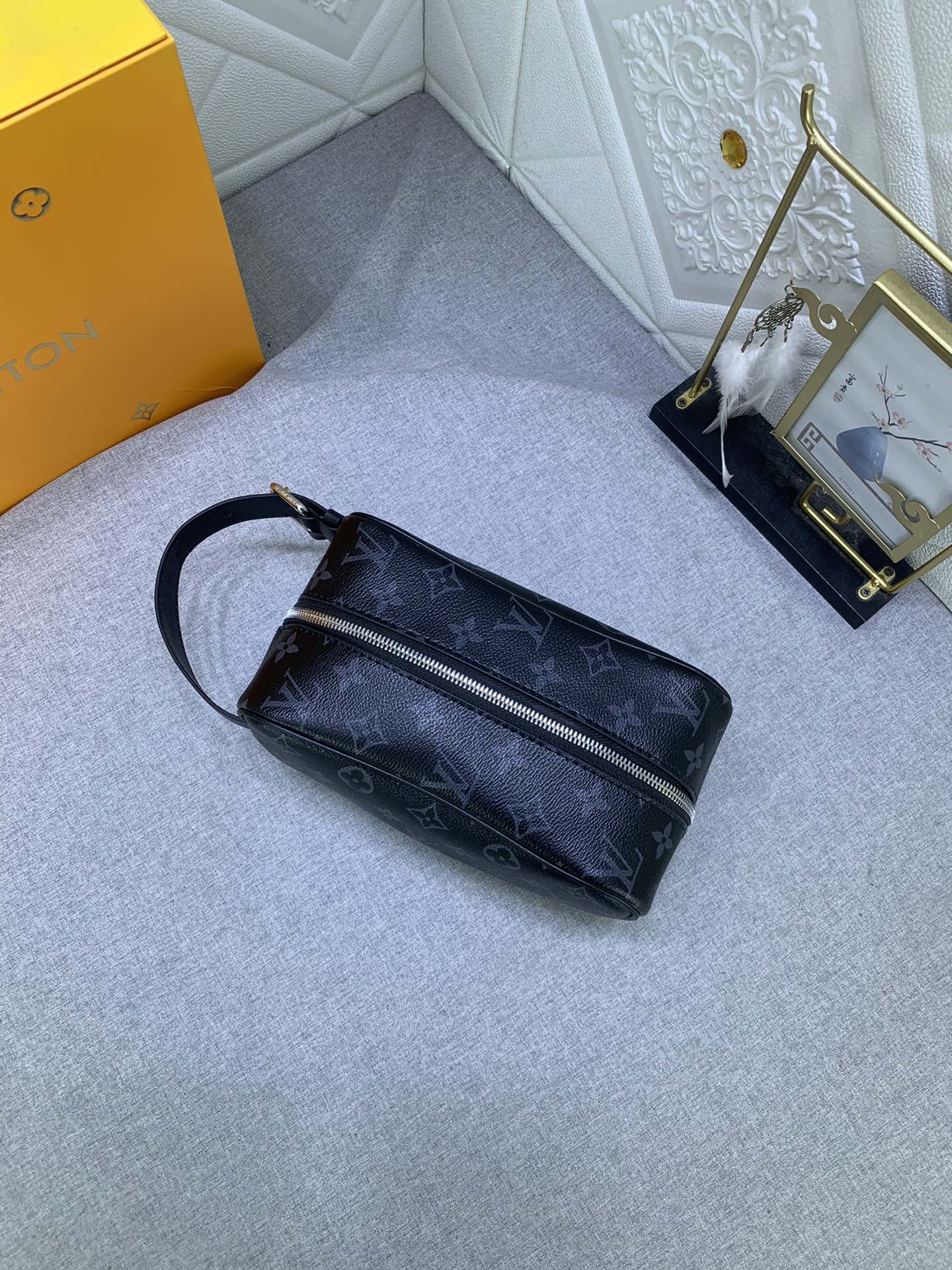 LV $62 gallery