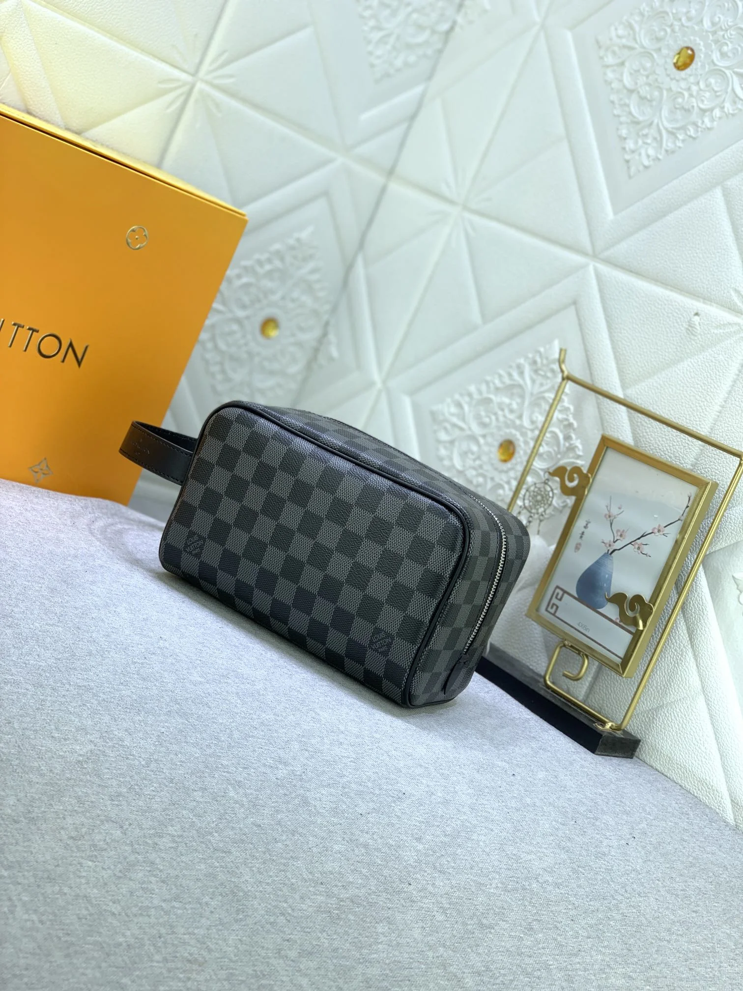 LV $62 gallery