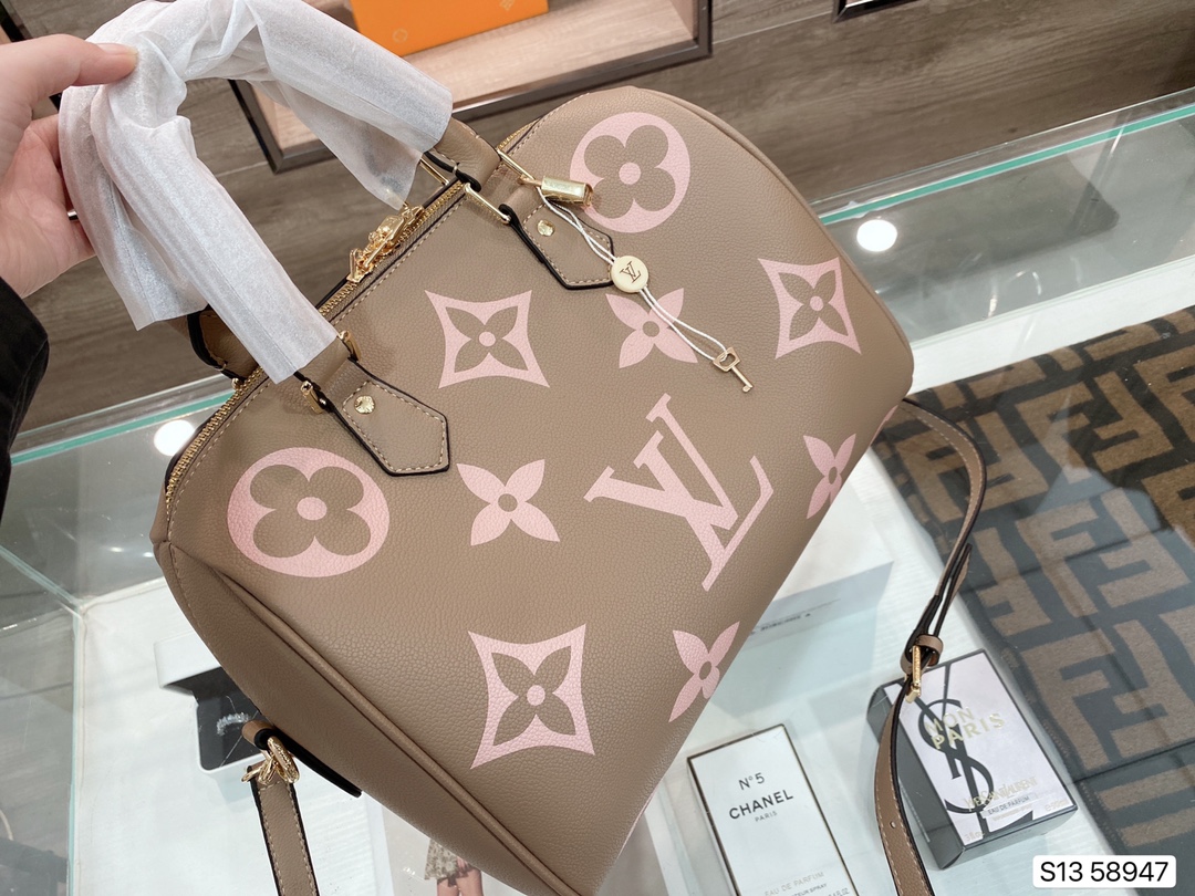 LV $62 gallery