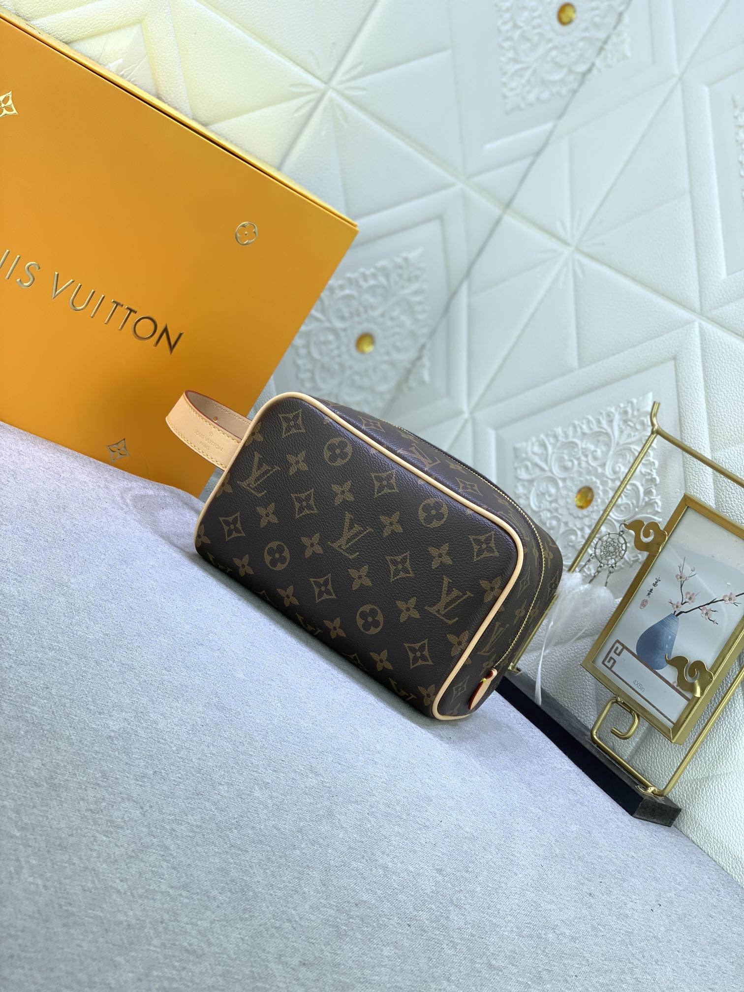 LV $62 gallery