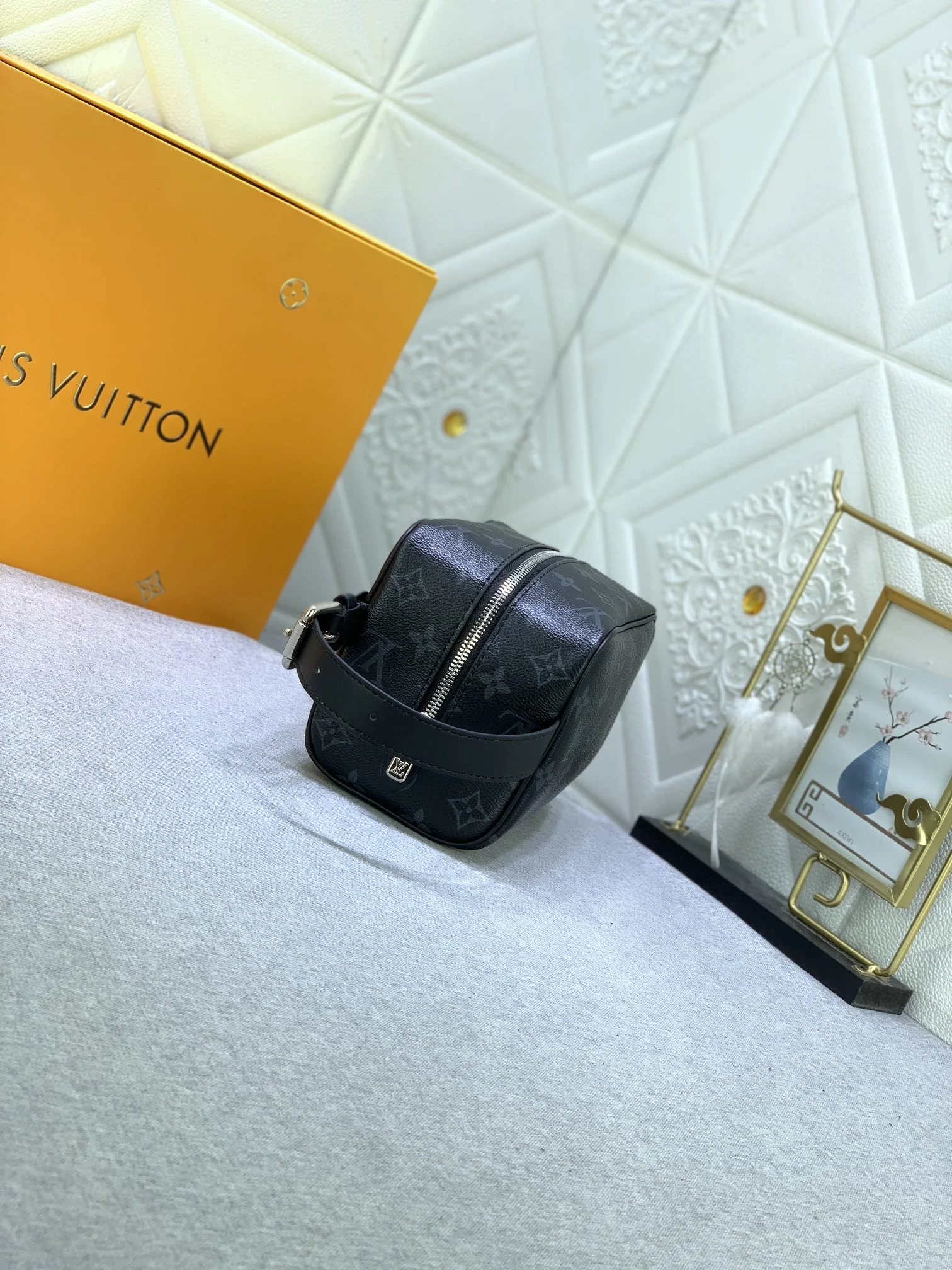 LV $62 gallery