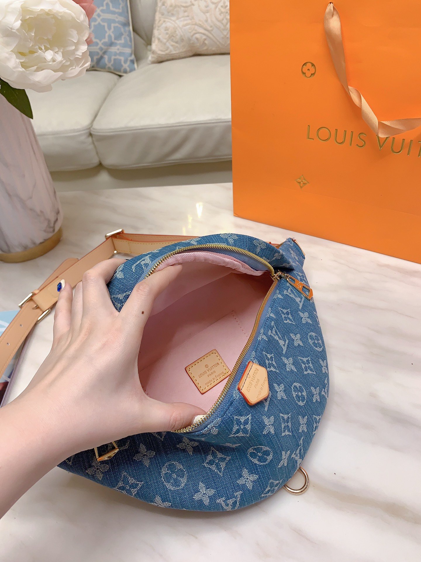 LV $62 gallery