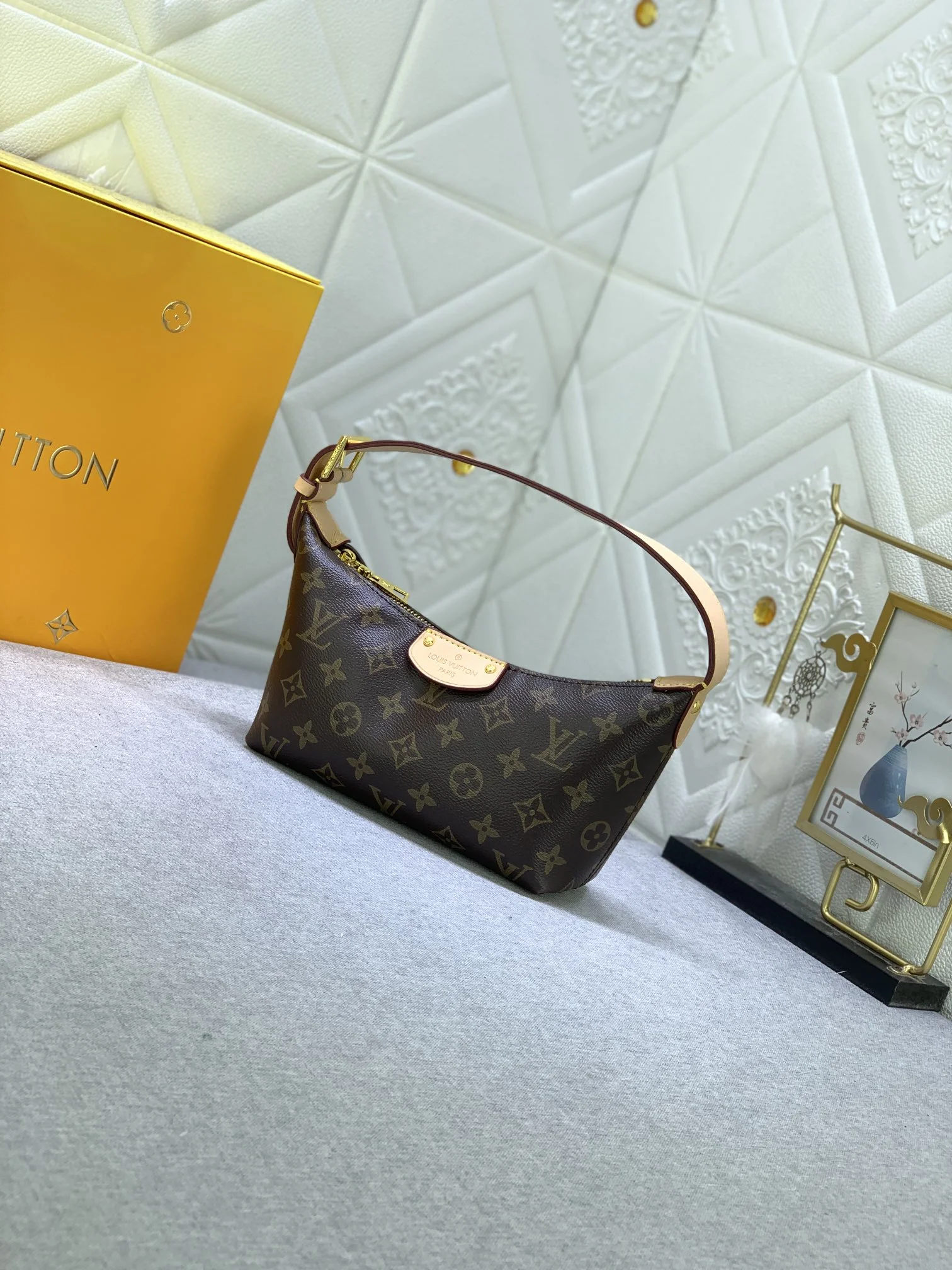 LV $65 gallery