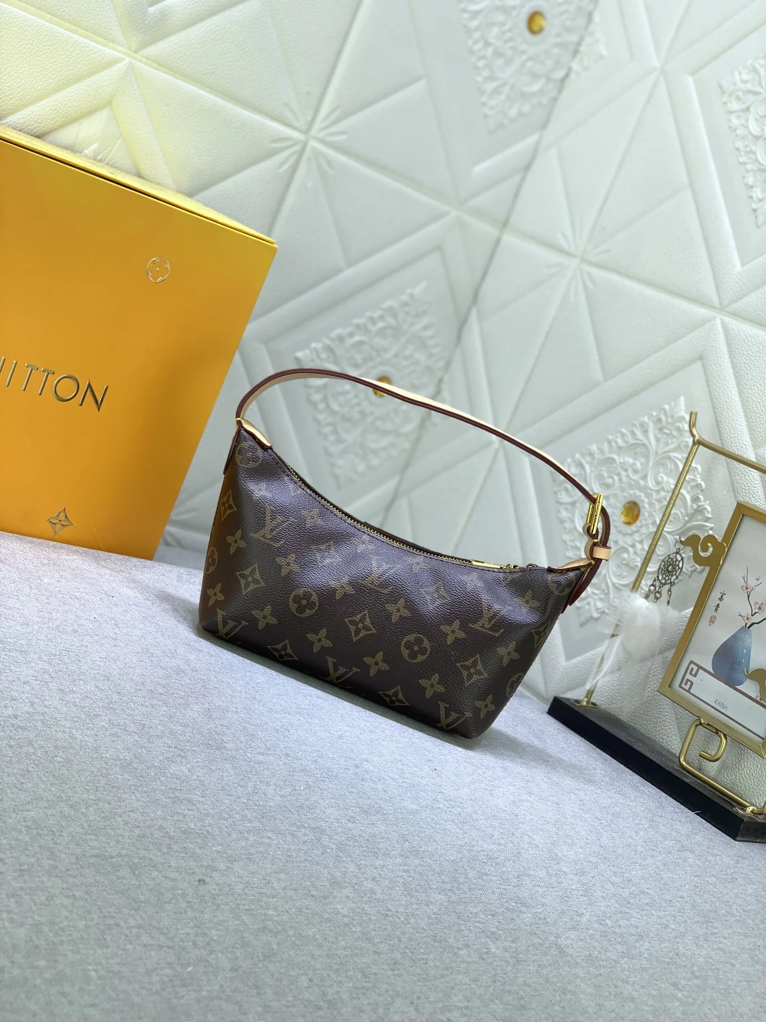 LV $65 gallery