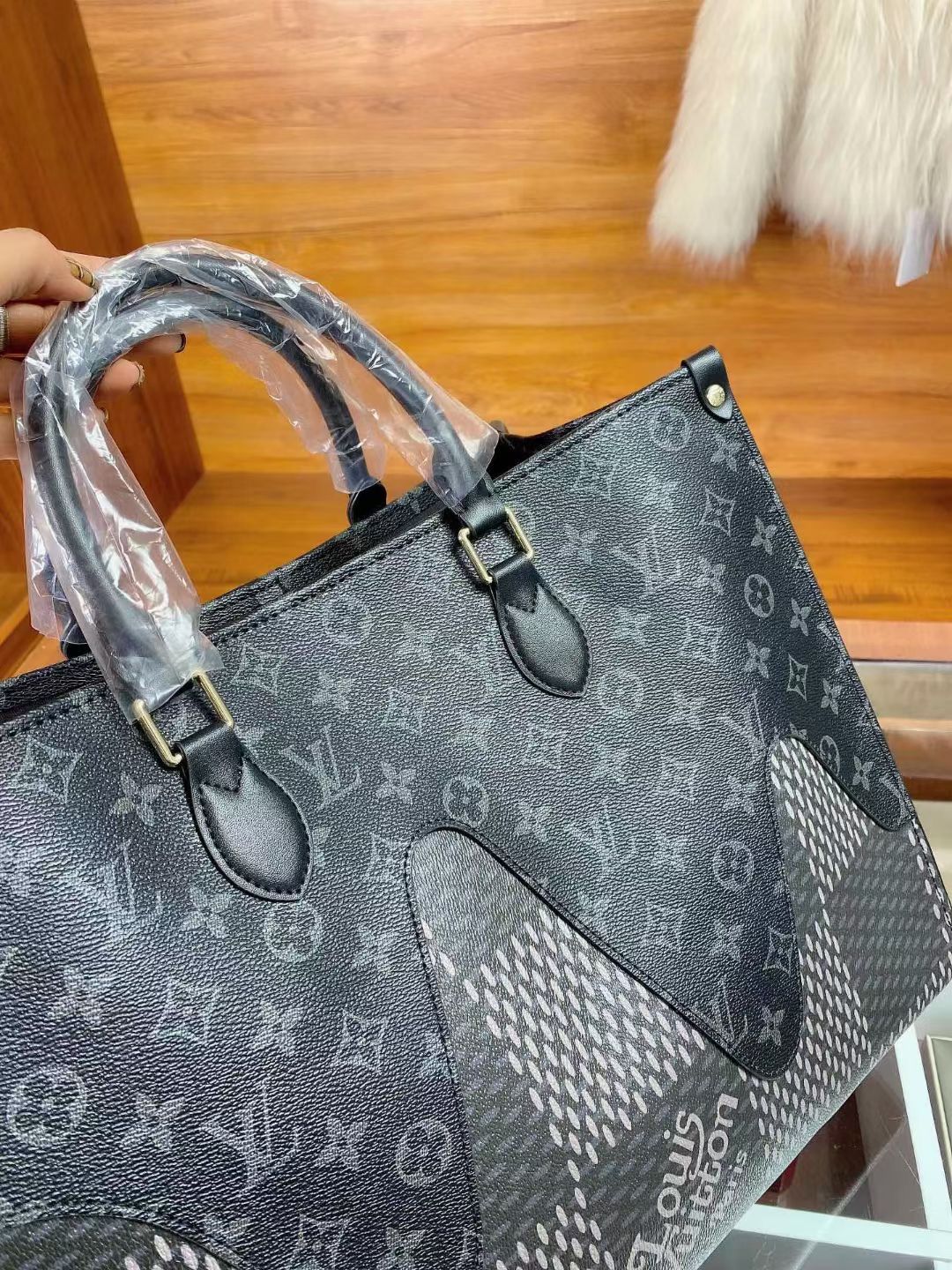 LV $68 gallery