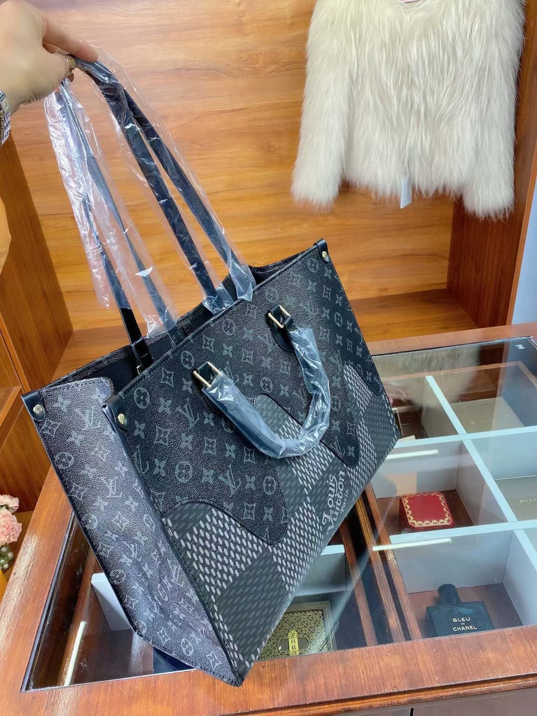 LV $68 gallery