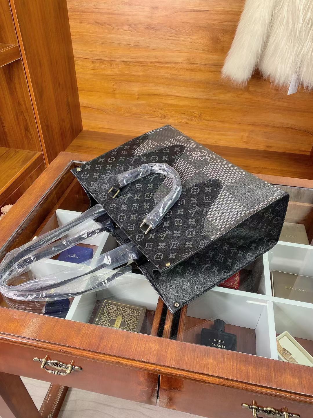 LV $68 gallery