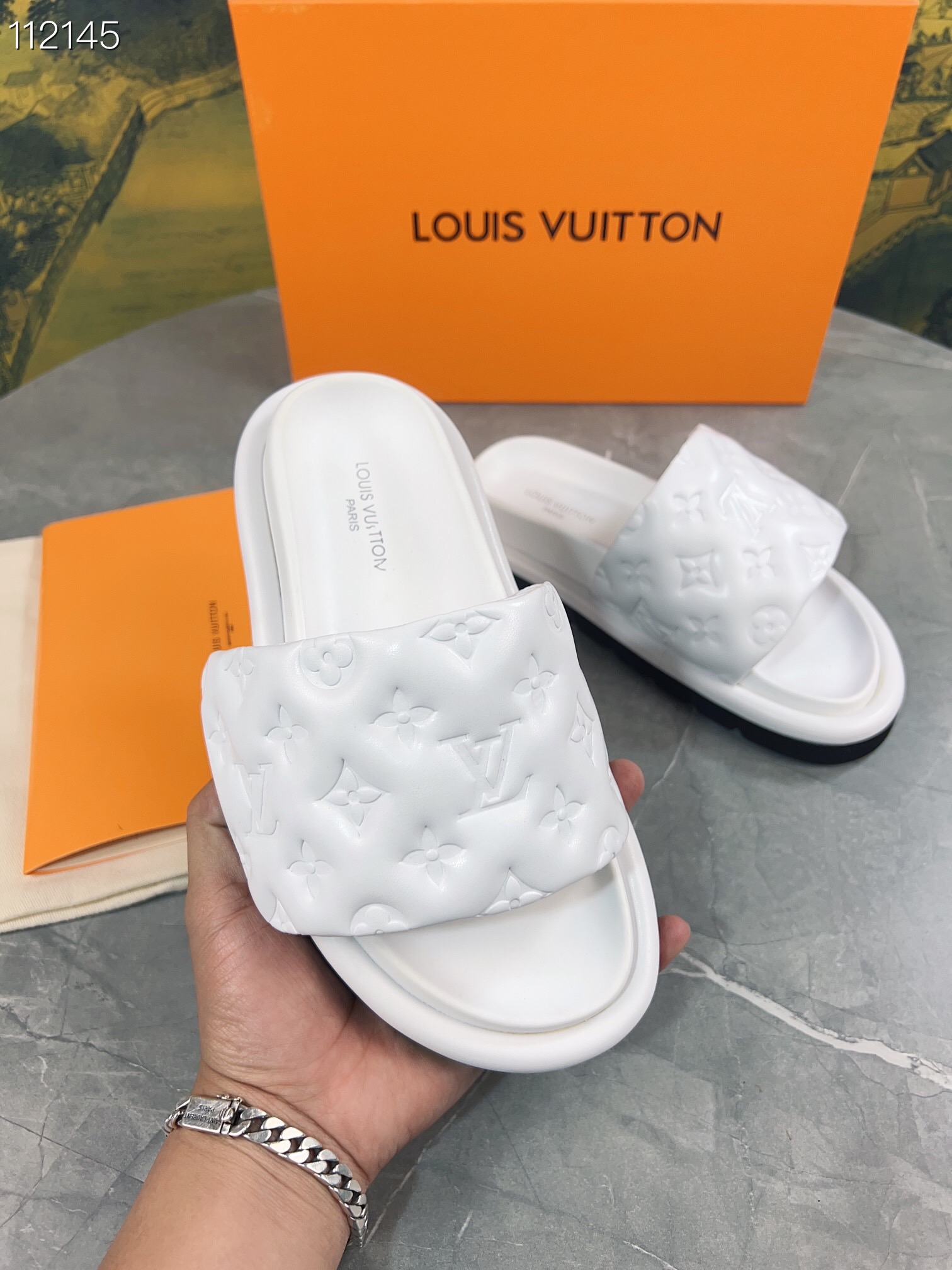 LV $70 gallery