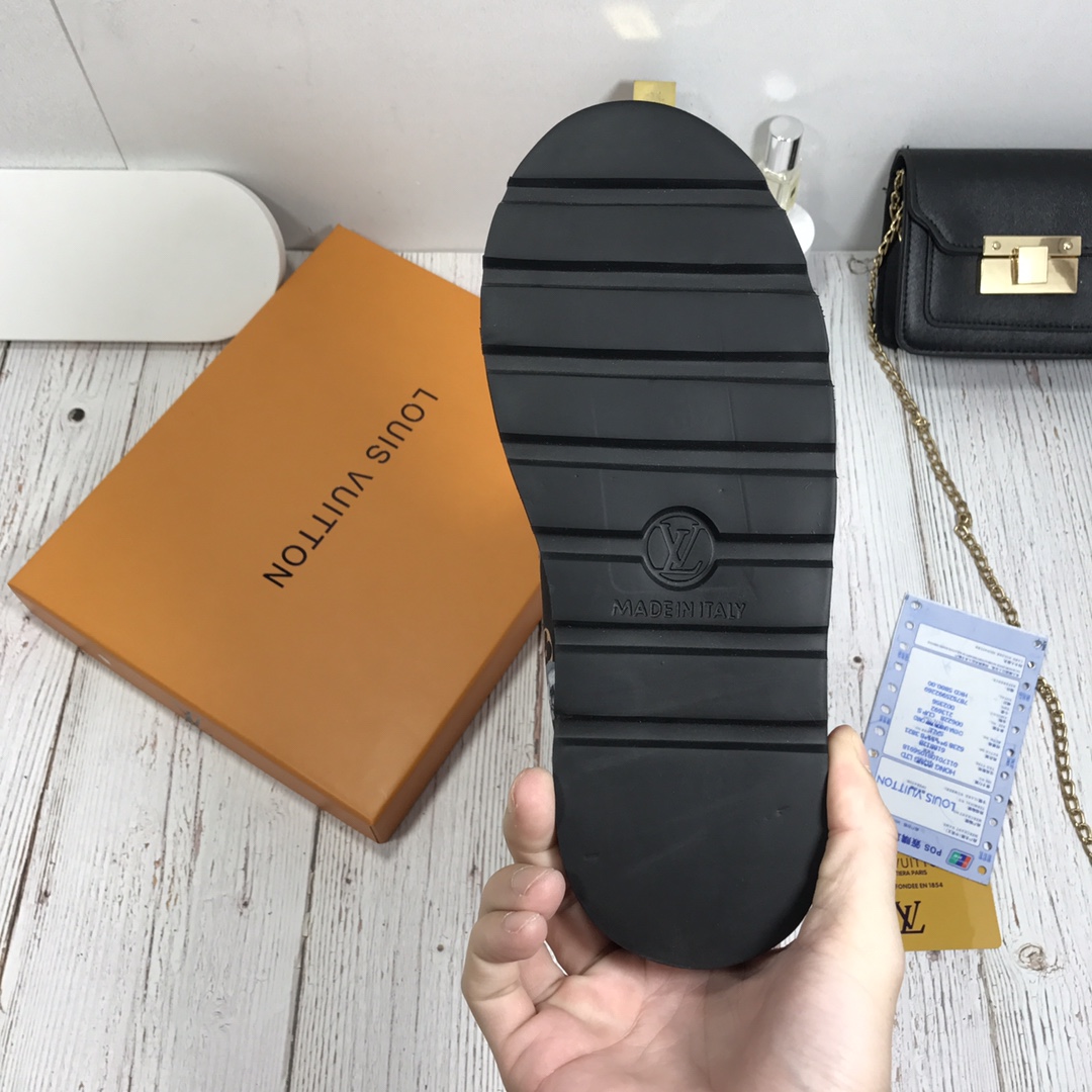 LV $70 gallery