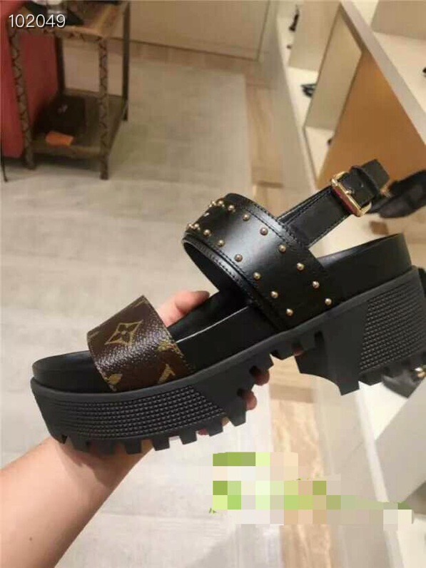 LV $70 gallery