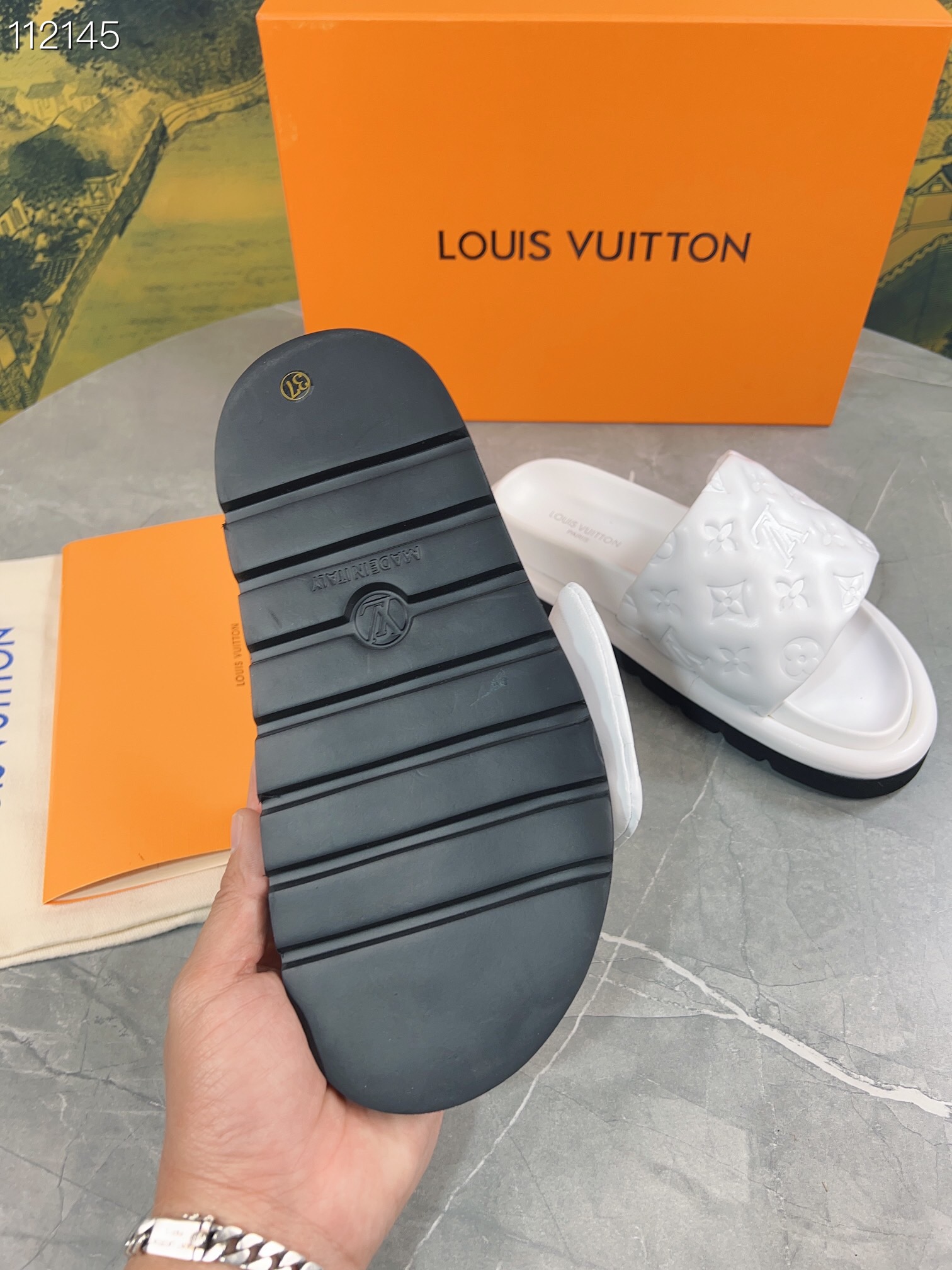 LV $70 gallery