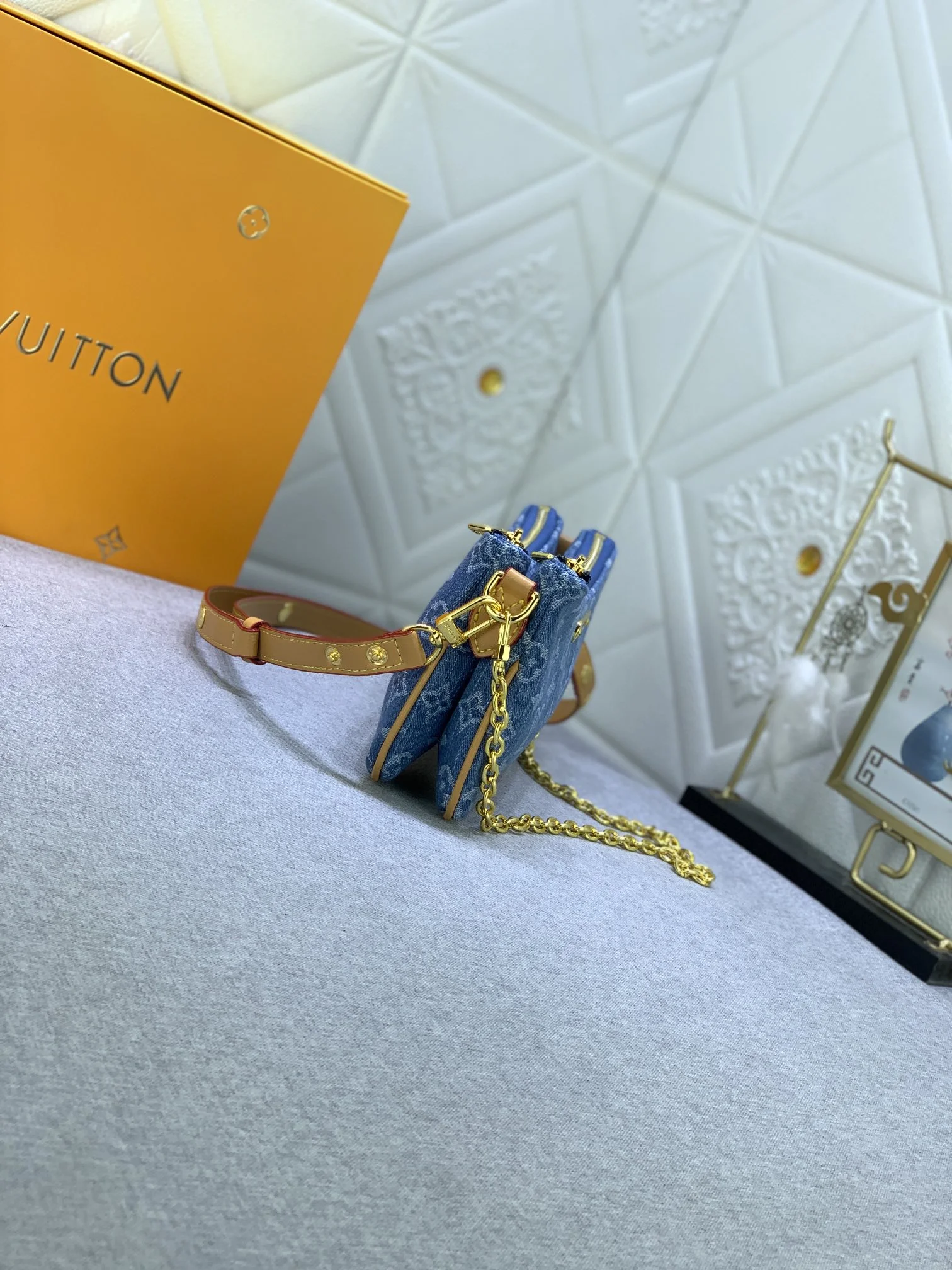 LV $70 gallery