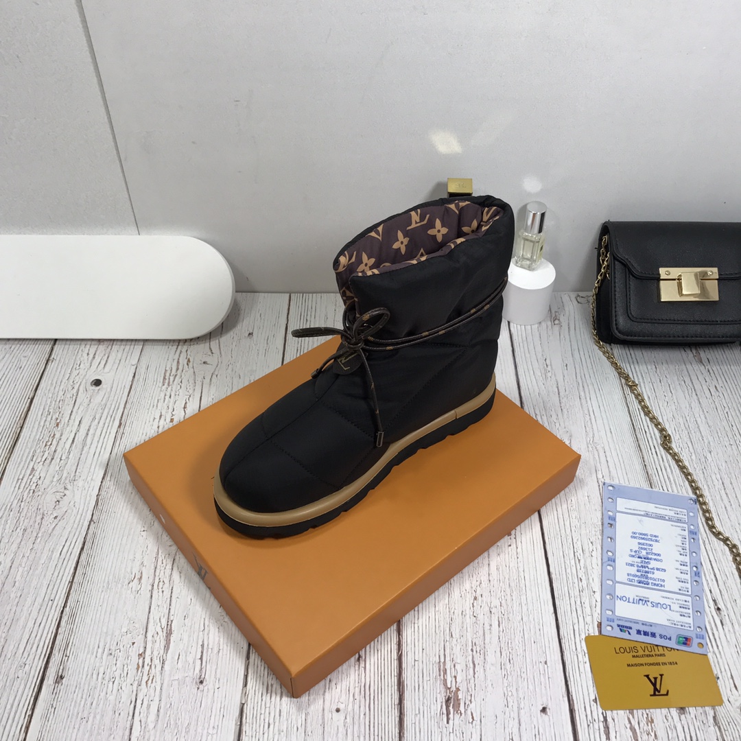 LV $70 gallery