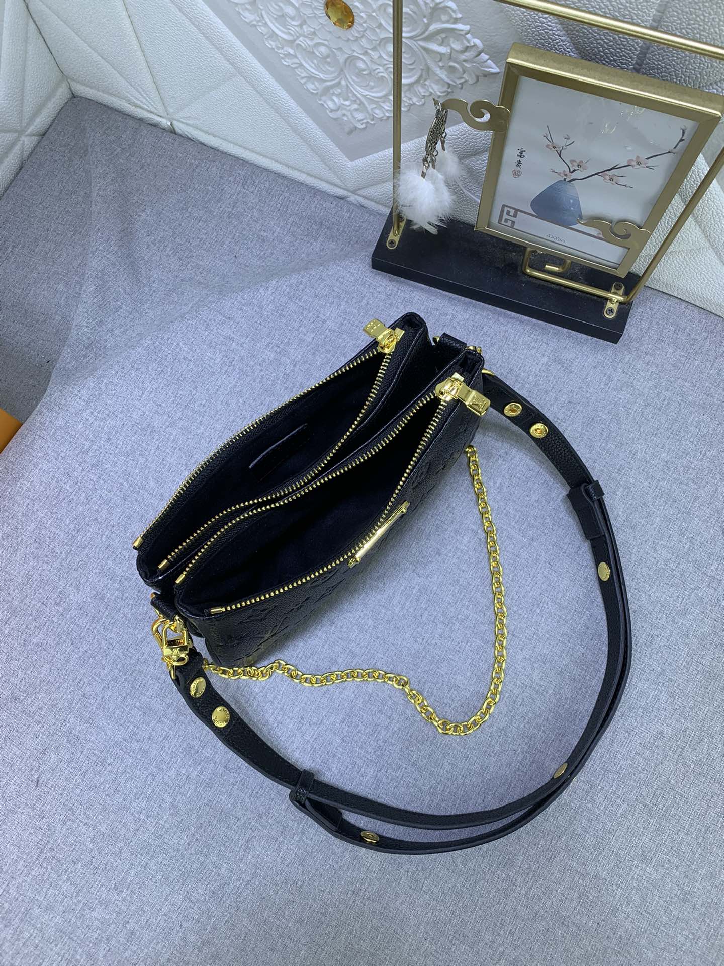 LV $70 gallery