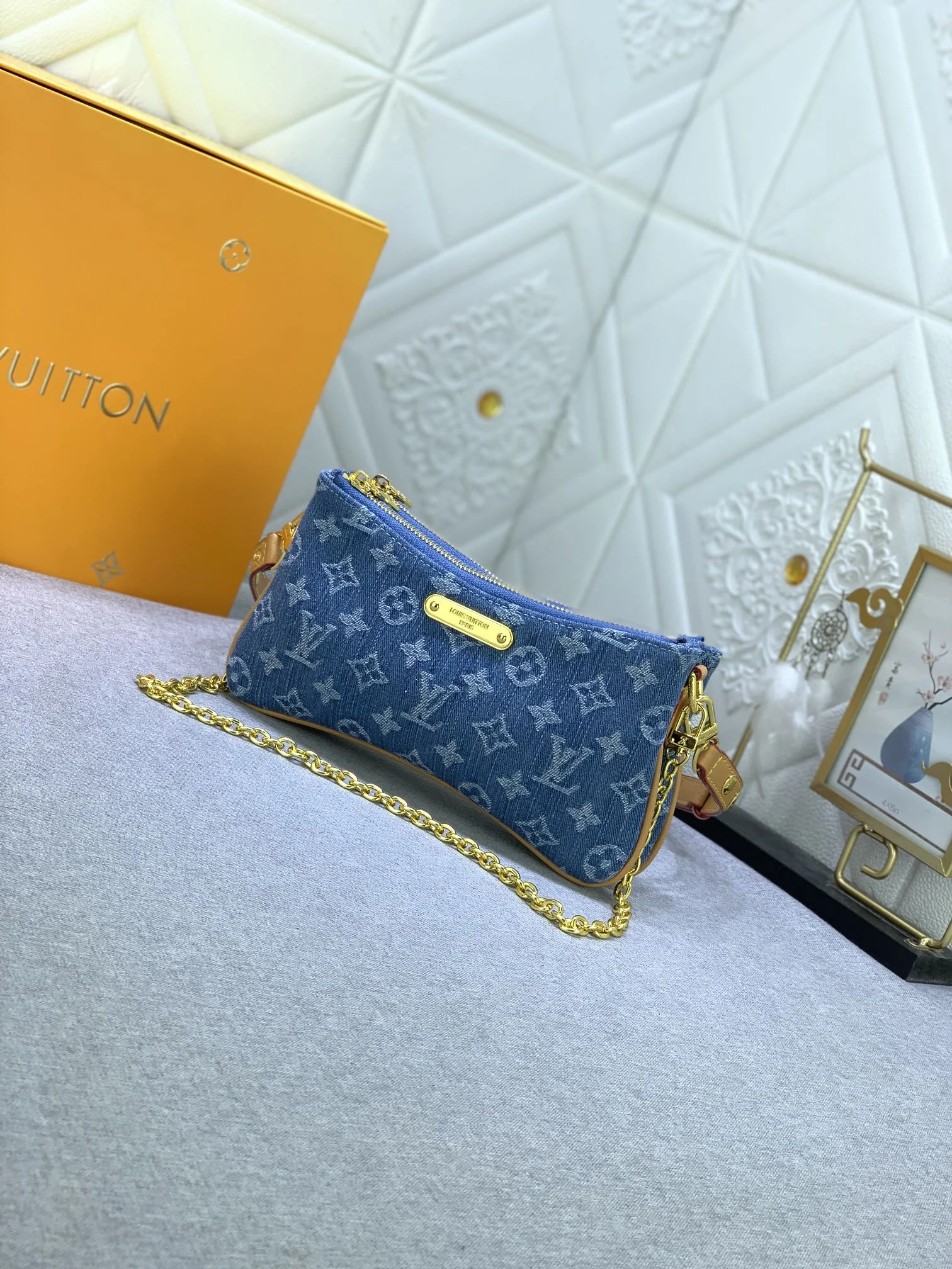 LV $70 gallery