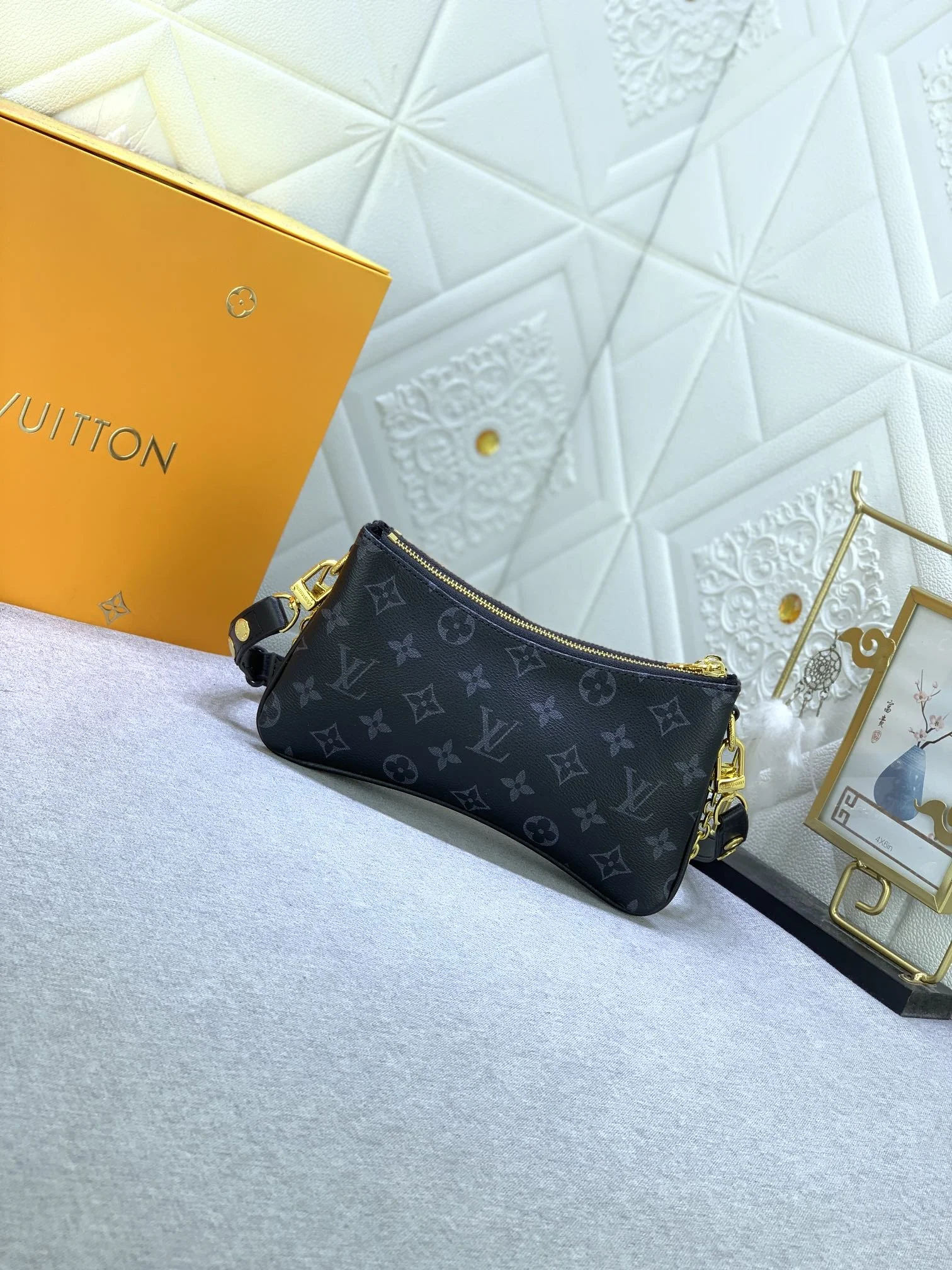 LV $70 gallery