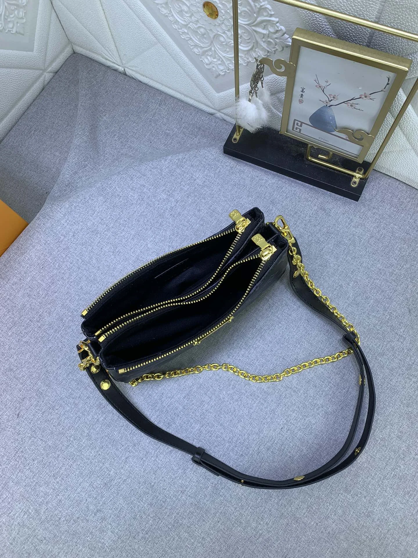 LV $70 gallery