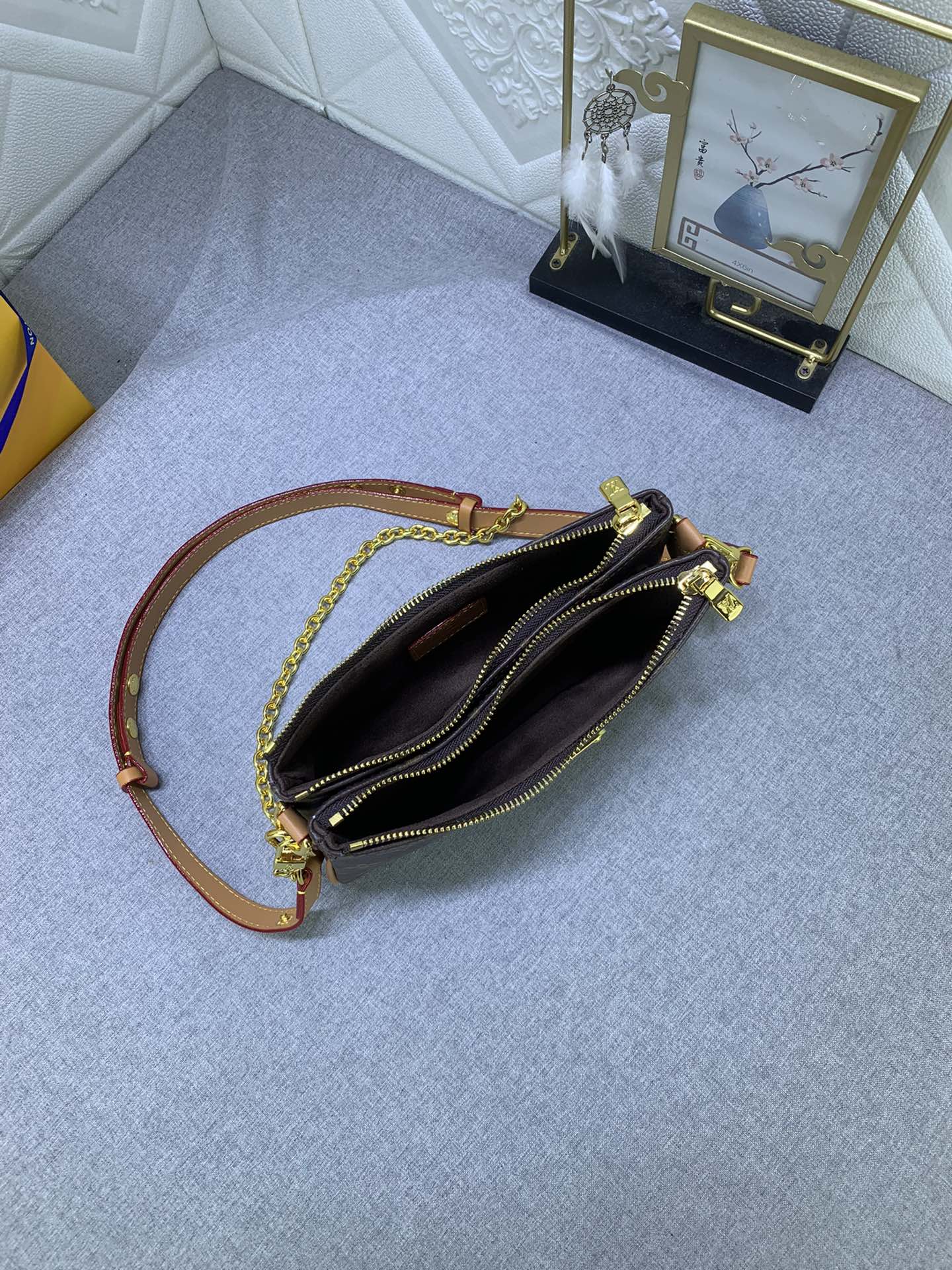 LV $70 gallery