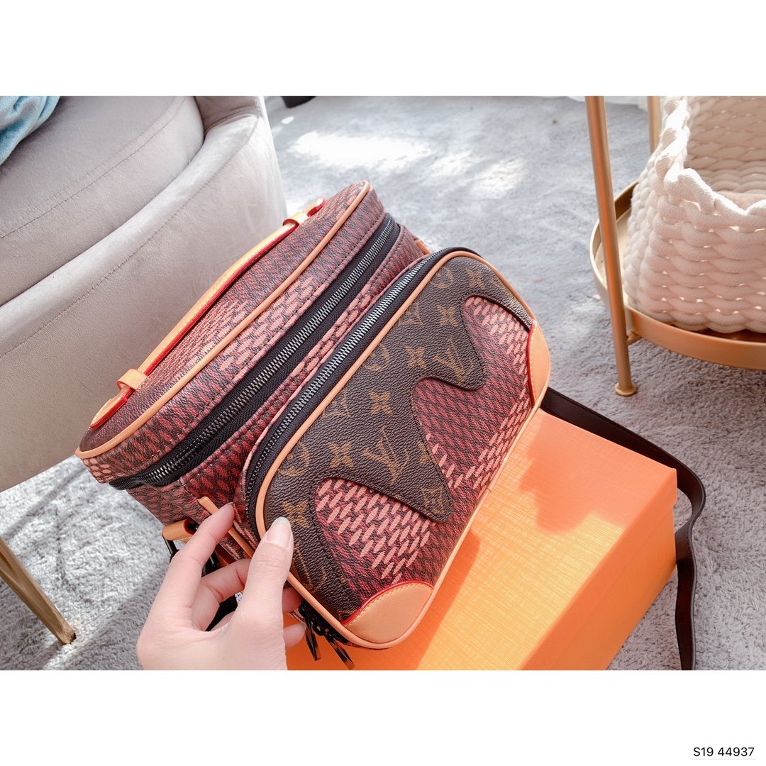 LV $71 gallery