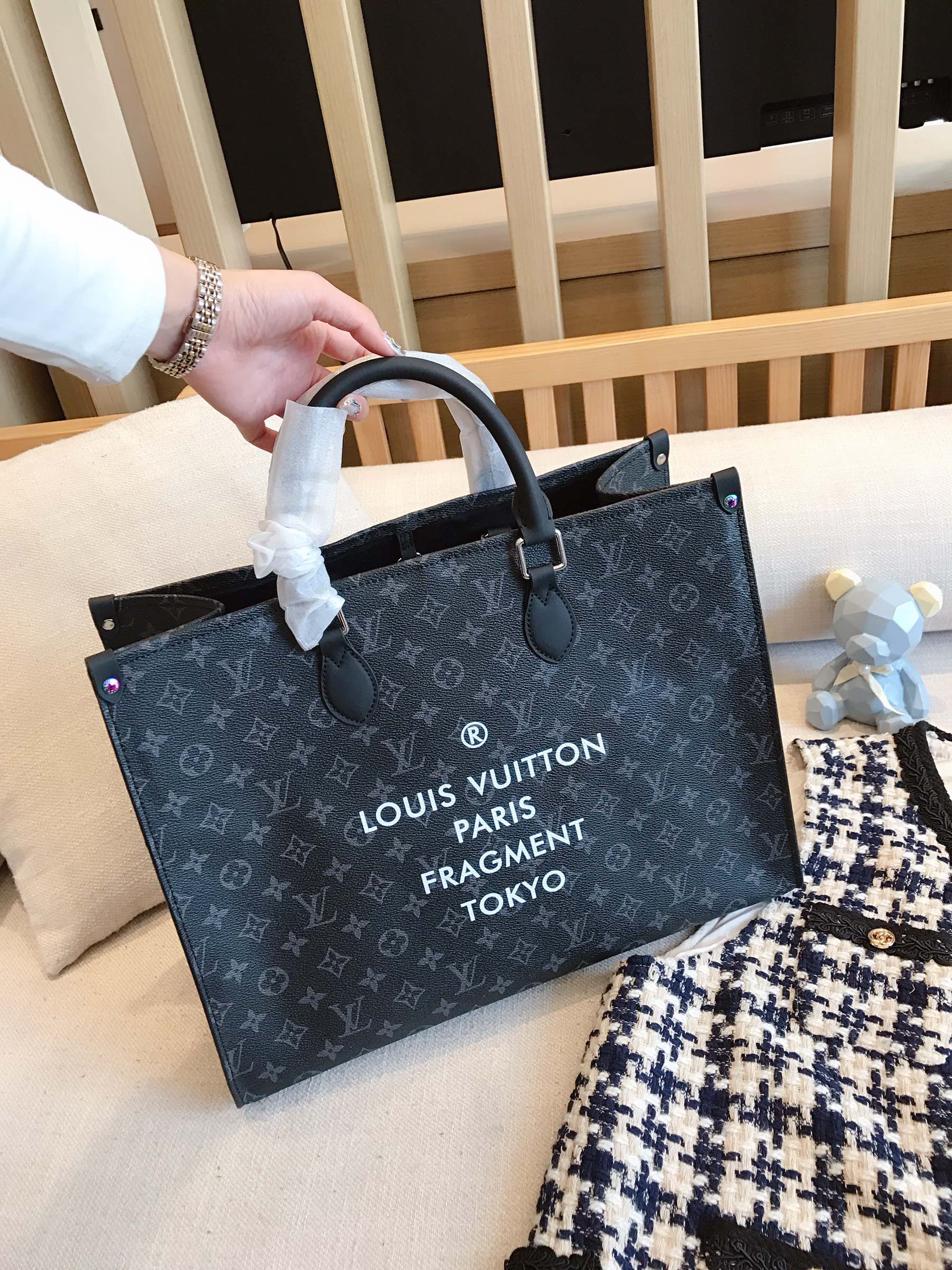 LV $71 gallery