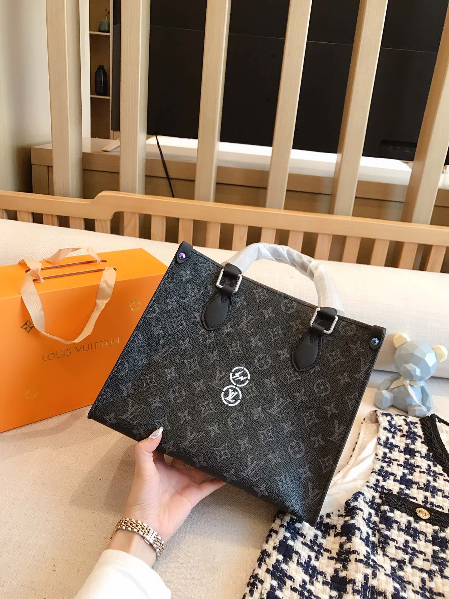 LV $71 gallery