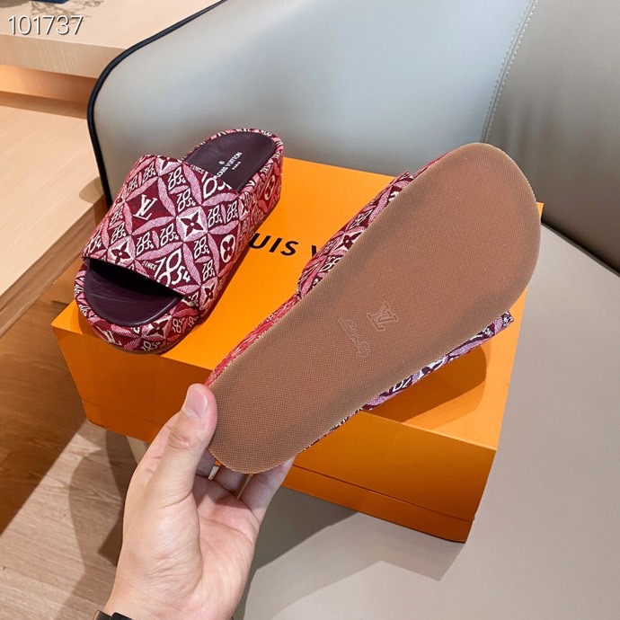 LV $72 gallery