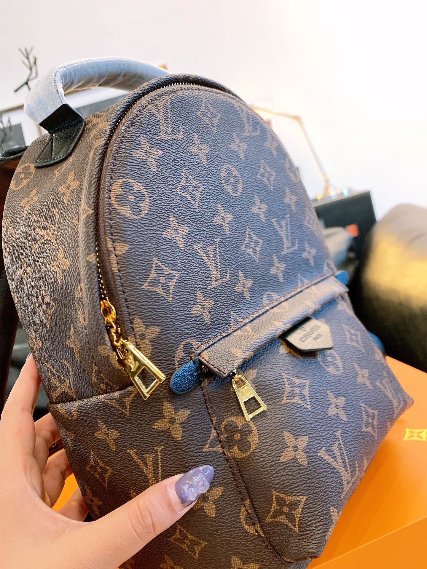 LV $72 gallery