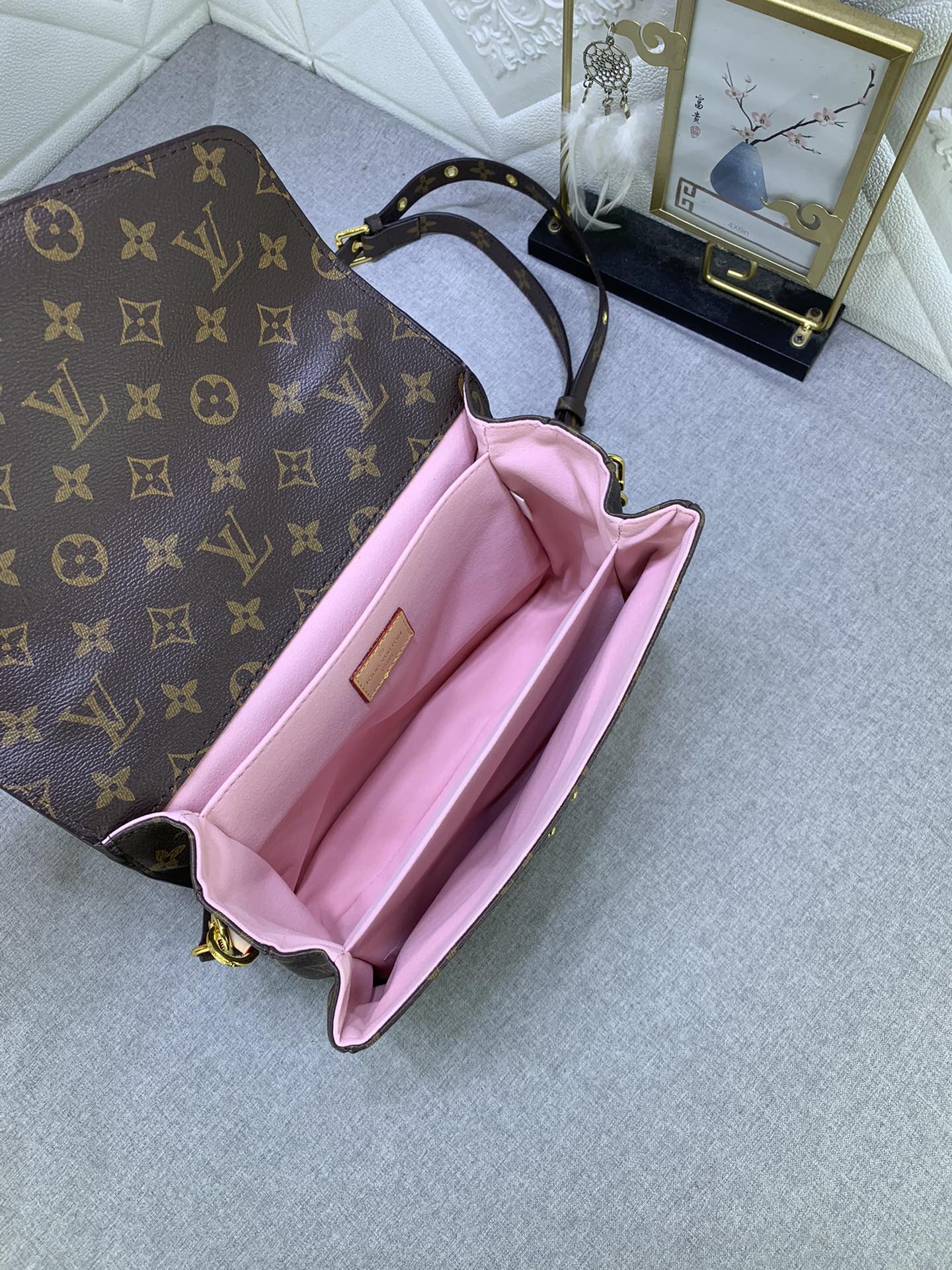 LV $72 gallery