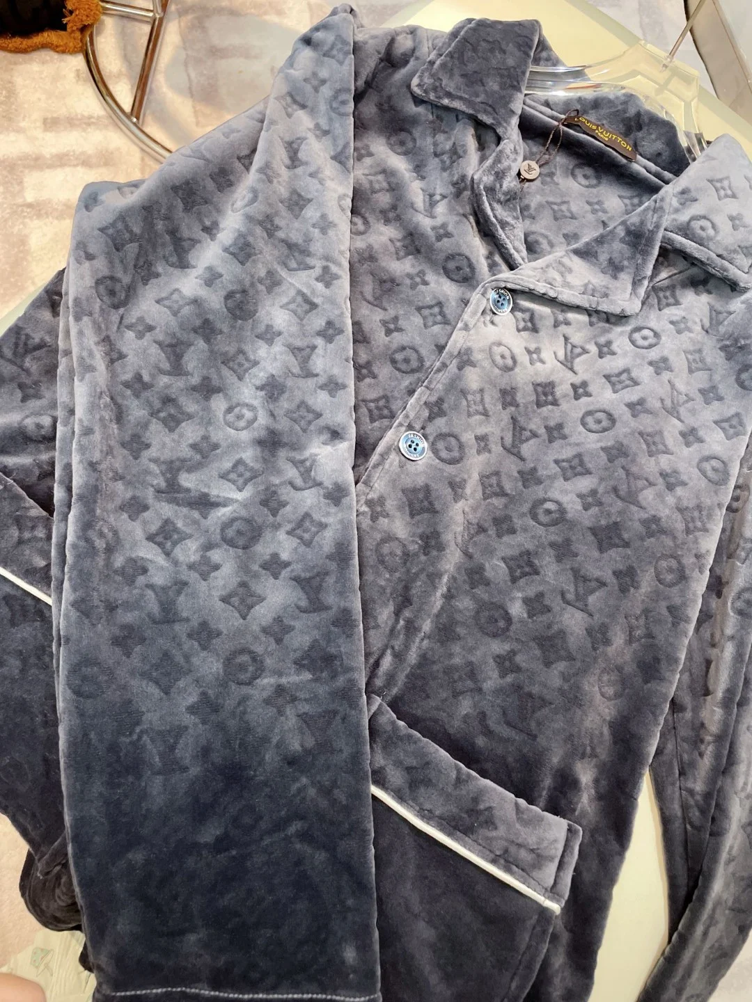 LV $75 gallery