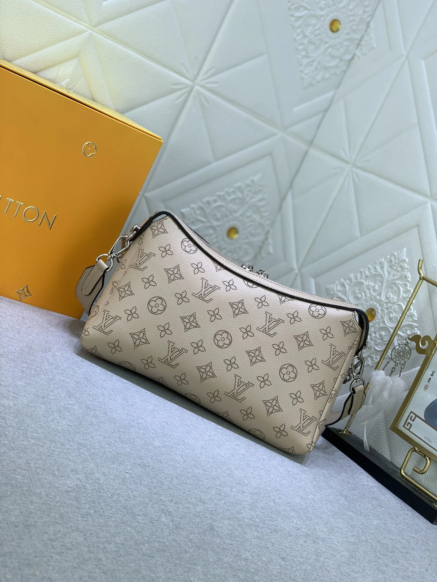 LV $75 gallery