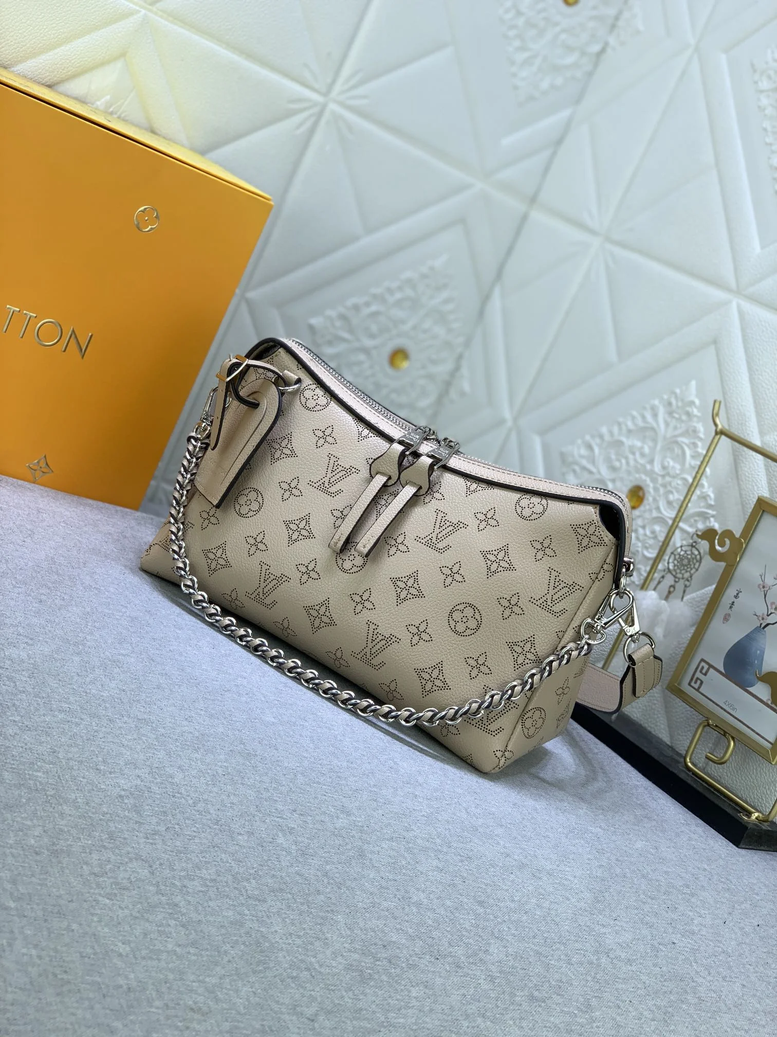 LV $75 gallery