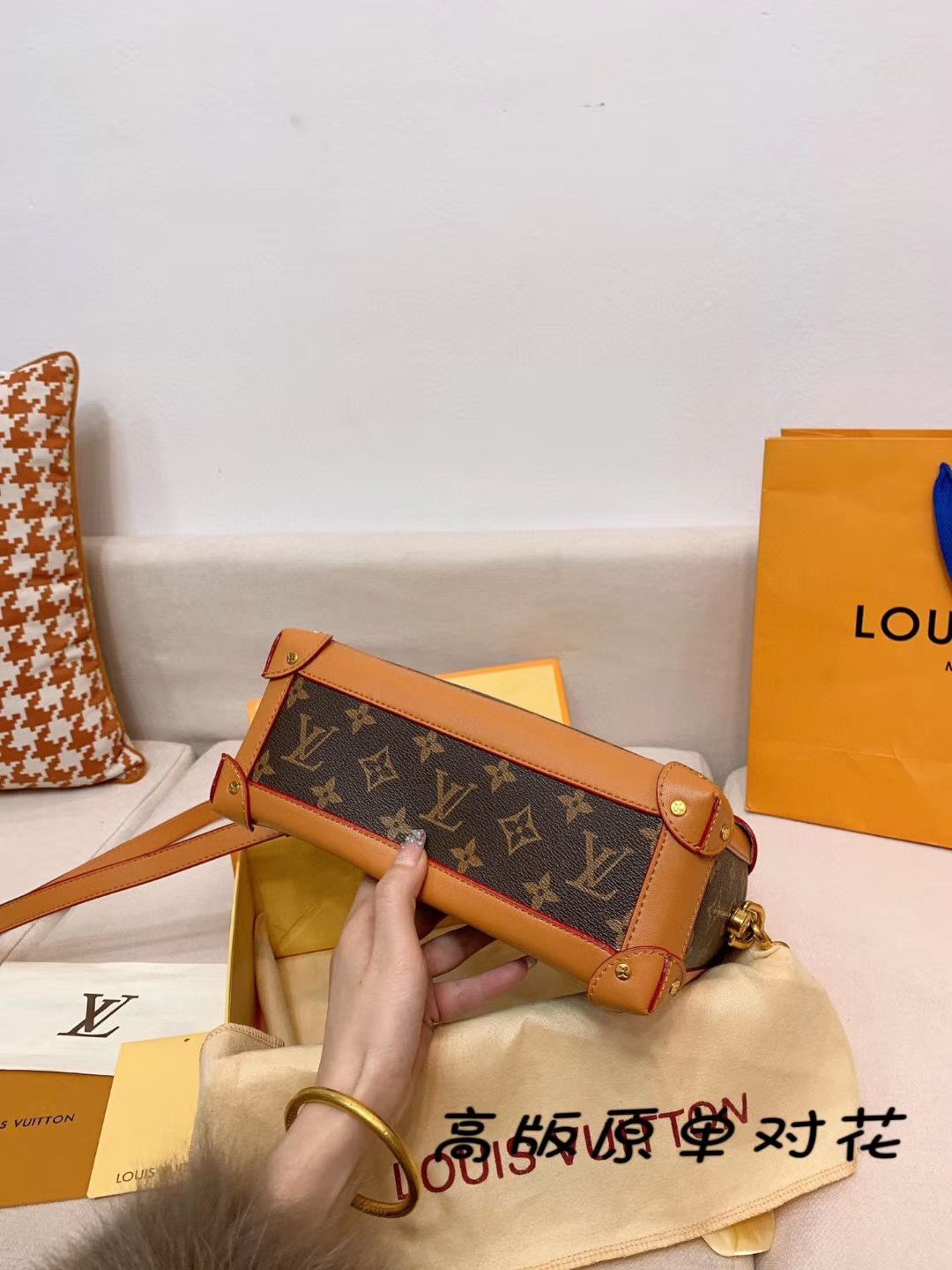 LV $76 gallery