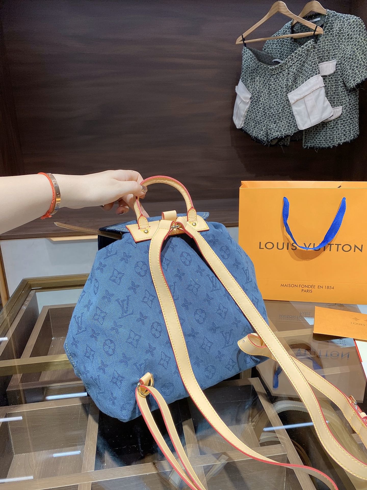 LV $76 gallery