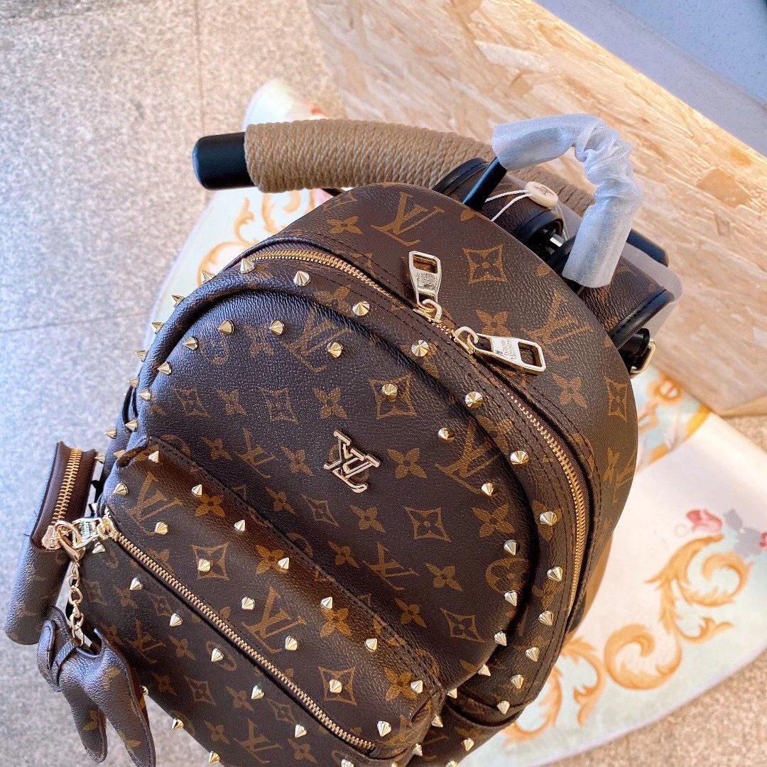 LV $76 gallery