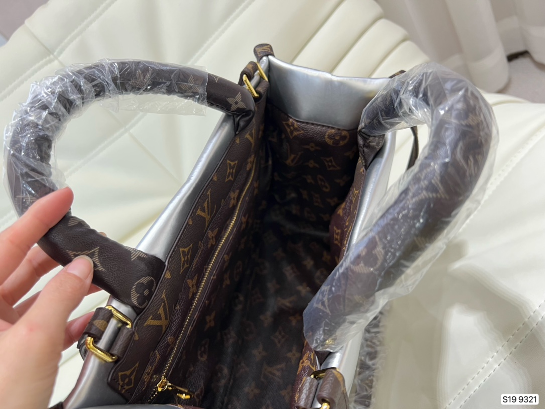 LV $78 gallery