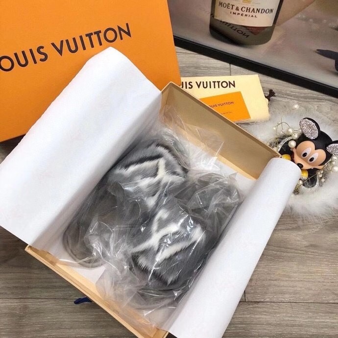 LV $79 gallery