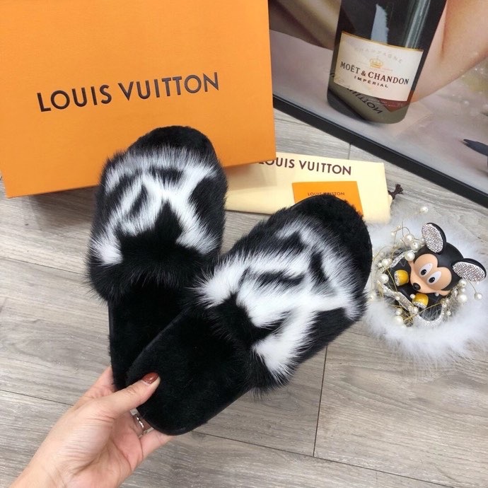 LV $79 gallery