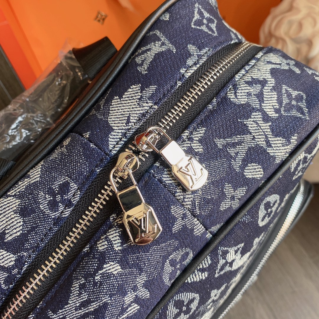 LV $79 gallery