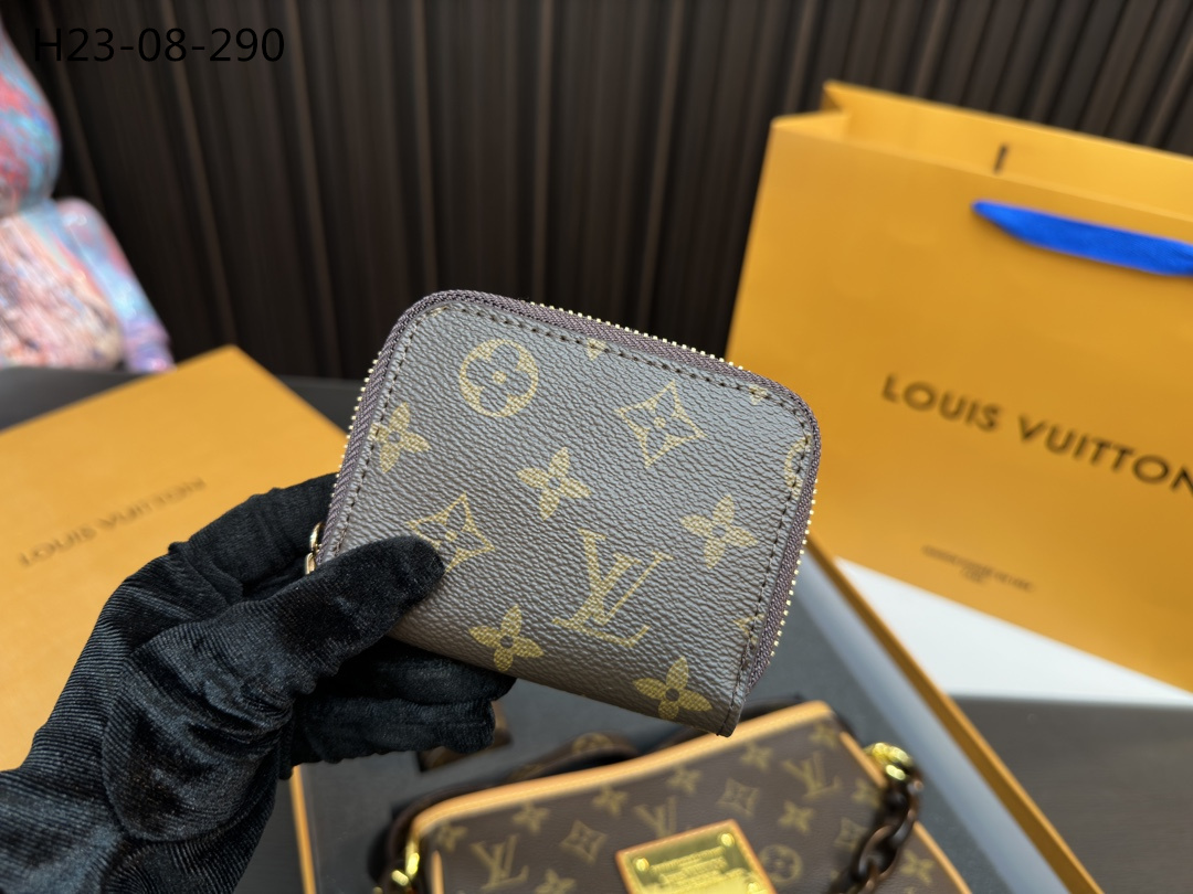 LV $81 gallery