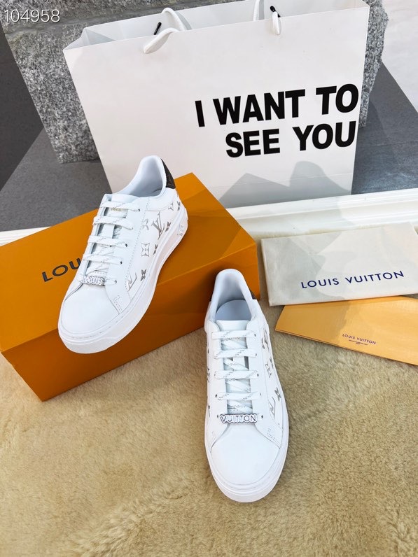 LV $81 gallery