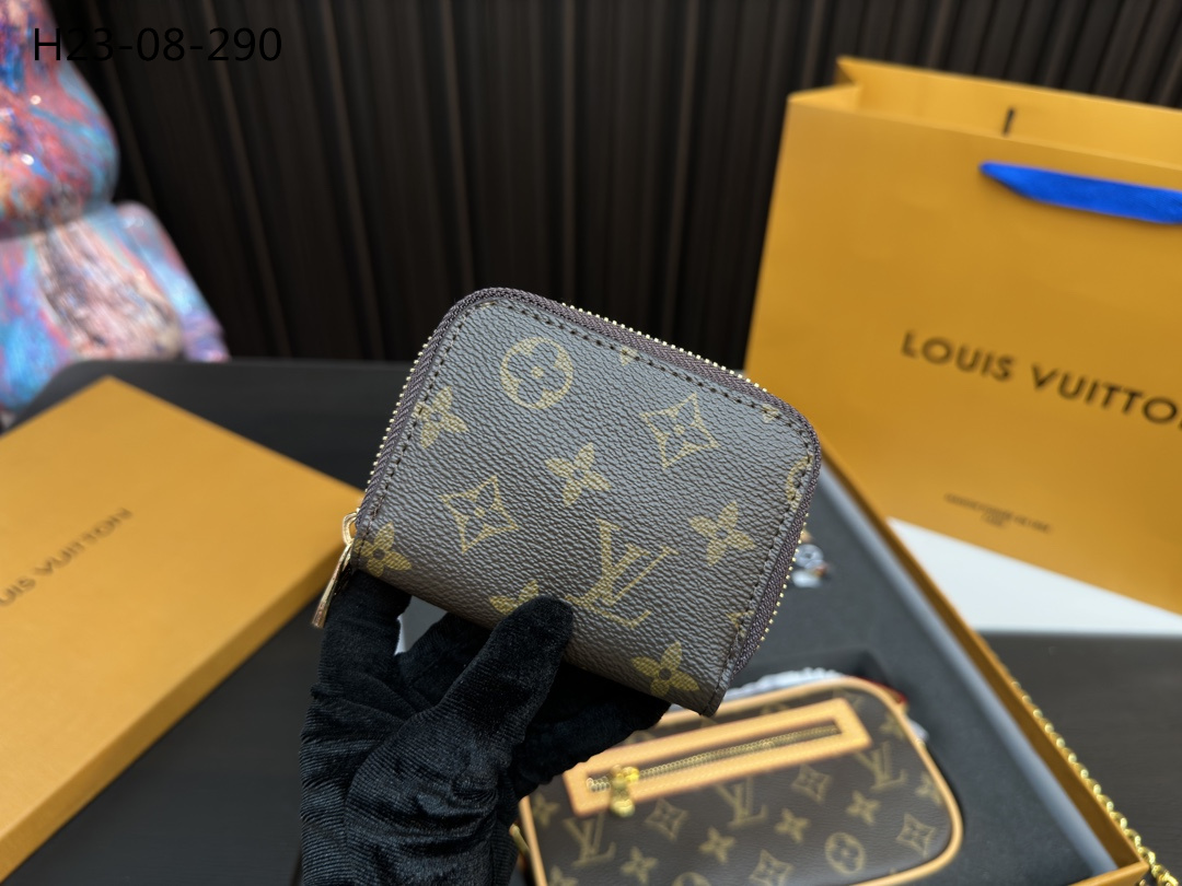 LV $81 gallery